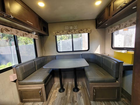 2016 Forest River Cascade 3 Windows Dinette Great View Sleep 4 Pet Friendly Towable trailer in Renton