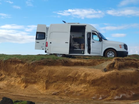 Vantastic Tiny Beach House on Wheels Van equipada (Campervan) in Kalaoa