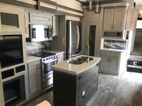 2020 Keystone Montana High Country 335BH (Delivery only) Ziehbarer Anhänger in Albuquerque