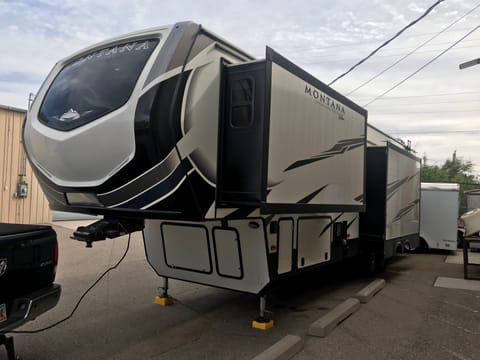 2020 Keystone Montana High Country 335BH (Delivery only) Tráiler remolcable in Albuquerque