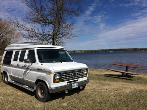 Ford 1990 Conversion Van w/ Starlink Roam, Goal Zero generator & Parks Pass Campervan in Canmore