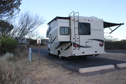 Perfect Size Thor Motor Coach Chateau Véhicule routier in Laveen Village