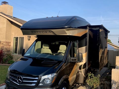 Family Friendly! 2019 Entegra Qwest 25ft Class C Drivable vehicle in Long Beach