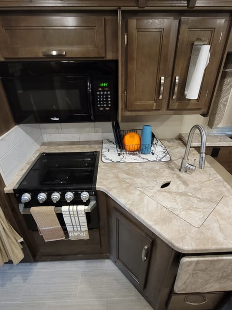Family Dream Camper-Sleeps 8, Seatbelts for 8, Pet Friendly with Approval!! Fahrzeug in Slidell