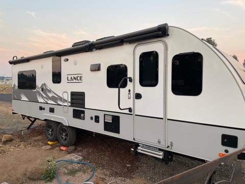 2018 LANCE 2375 Towable trailer in Sisters