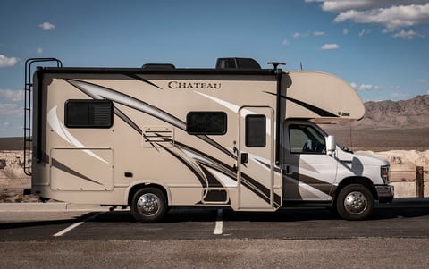 2019 Thor Motor Coach Chateau Drivable vehicle in North Las Vegas
