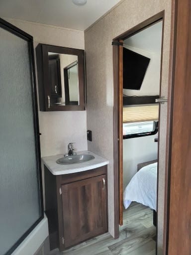 2018 Jayco Octane SL 273 spacious & super comfortable 3 queen size beds Towable trailer in Holly Hill