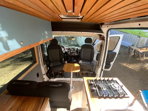 Promaster w/ HEATER & seating for 4- Very low miles! Reisemobil in Sierra Nevada