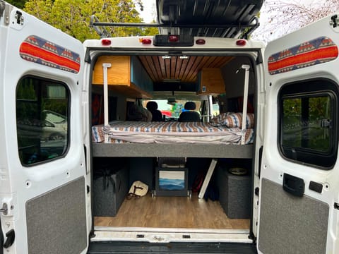 Promaster w/ HEATER & seating for 4- Very low miles! Van aménagé in Sierra Nevada