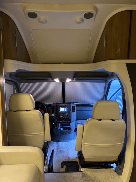 2016 Winnebago View - Fun for Family of 4 Drivable vehicle in Matthews