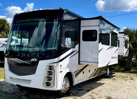 2022 Georgetown GT5 36 B5 Drivable vehicle in Doral