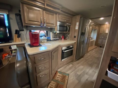 2019 Jayco Precept Prestige - 50" TV w Theater seating!! Washer and Dryer Véhicule routier in Fletcher