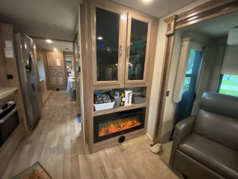 2019 Jayco Precept Prestige - 50" TV w Theater seating!! Washer and Dryer Véhicule routier in Fletcher