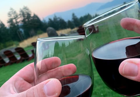 Raise your glasses to capturing the moment! Wine from the Willamette Valley or an Oregon craft beer will be waiting for you!