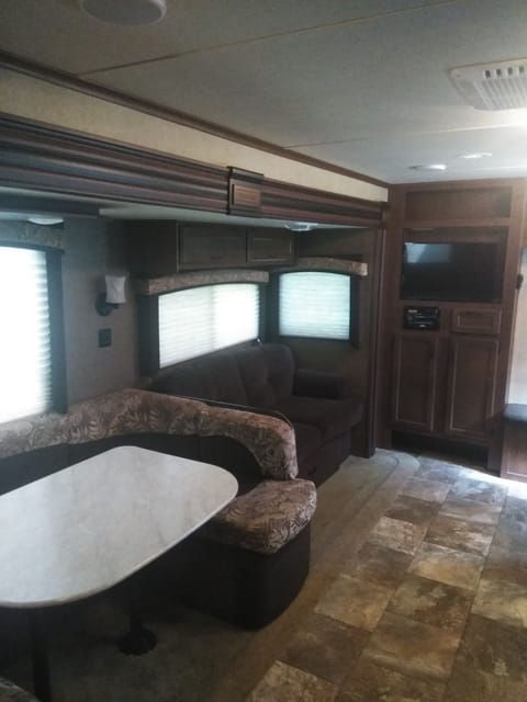 2014 Jayco Jay Flight 28BHBE Towable trailer in Chester
