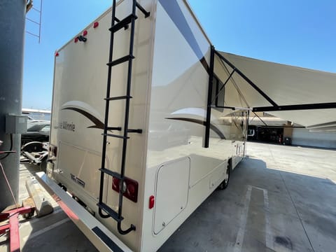 A&H DIRECT RV RENTALS  2015 Winnebago Minnie Winnie Drivable vehicle in North Hollywood