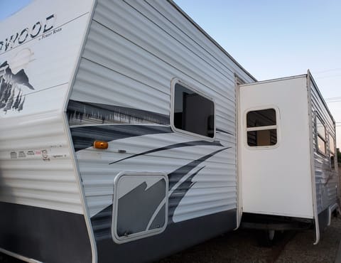 2008 Forest River Wildwood for fun and comfortable camping Towable trailer in Camarillo