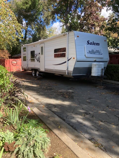 2006 Salem 26' with pop out "The Happy Camper" Towable trailer in Yuba City