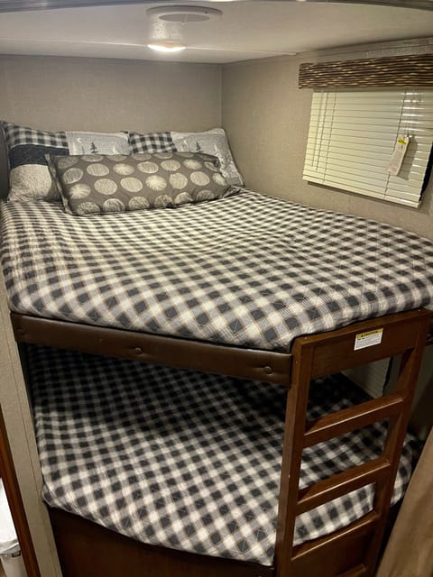 "Take a Hike" Bunkhouse Towable trailer in Lakewood