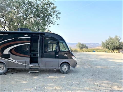 2014 Winnebago Via- Easy to drive 25 ft class A. Drivable vehicle in Bremerton