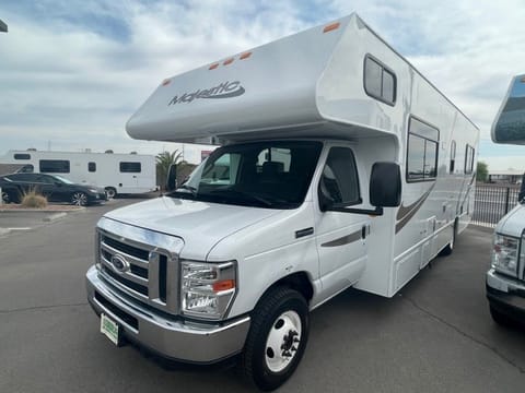 2018 Thor Motorcoach - family and pet friendly with STARLINK Drivable vehicle in Piedmont