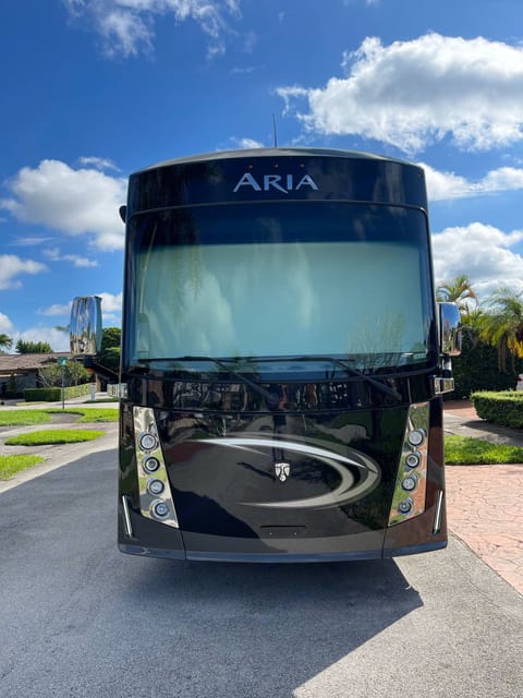 2020 Thor Motor Coach Aurora Drivable vehicle in Bahamas