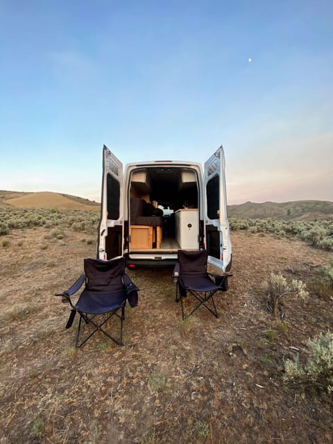 Belle: Self-Contained Adventure Van Campervan in Portland