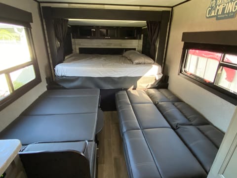 2021 Jayco Jay Feather -Bunk Beds + King Bed - Tons of Storage-Easy to Tow Towable trailer in Sun Valley