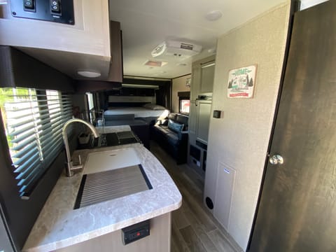 2021 Jayco Jay Feather -Bunk Beds + King Bed - Tons of Storage-Easy to Tow Towable trailer in Sun Valley