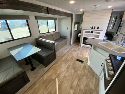 2022 Hideout 26' Bunkhouse With 1 Slide Rimorchio trainabile in Kelowna