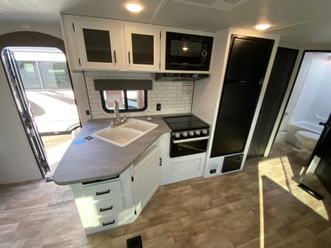 2022 Hideout 26' Bunkhouse With 1 Slide Towable trailer in Kelowna