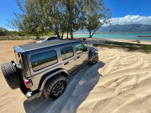 One-Touch Sky Top 2021 HYBRID Jeep Wrangler Drivable vehicle in Kihei