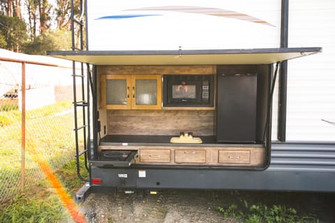 Large outdoor kitchen with microwave!