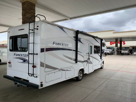 Unlimited Mileage-Pet Friendly-Forest River Forester Motorhome Drivable vehicle in Waxahachie