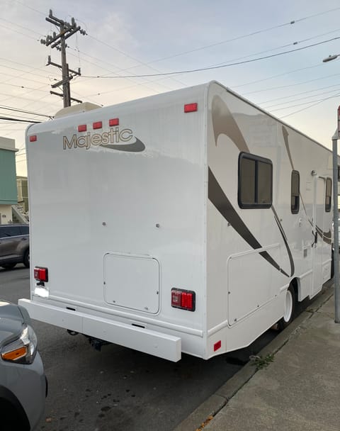 2018 Thor Majestic - Reliable and clean, great for families and couples! Drivable vehicle in San Francisco