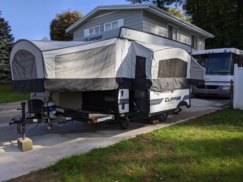 2018 Coachmen 1285SST Classic Pop-Up Camper Trailer w/xtra slide with A/C!! Ziehbarer Anhänger in Kentwood