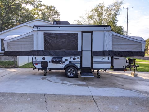 2018 Coachmen 1285SST Classic Pop-Up Camper Trailer w/xtra slide with A/C!! Ziehbarer Anhänger in Kentwood