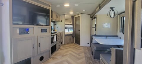 2022 Thor Motor Coach Twilight Signature TWS2600 Towable trailer in Riverview