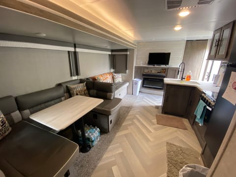 REBA-Family Camper with bunkhouse WITH WIFI Ziehbarer Anhänger in Lehigh Acres