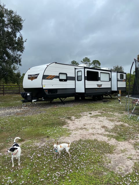 REBA-Family Camper with bunkhouse WITH WIFI Remorque tractable in Lehigh Acres