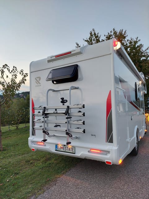 NEW-WINTER READY-Luxury 4-6 berth-Ducato 140 HP-Fully equipped- 6 SEATBELTS Drivable vehicle in Ljubljana