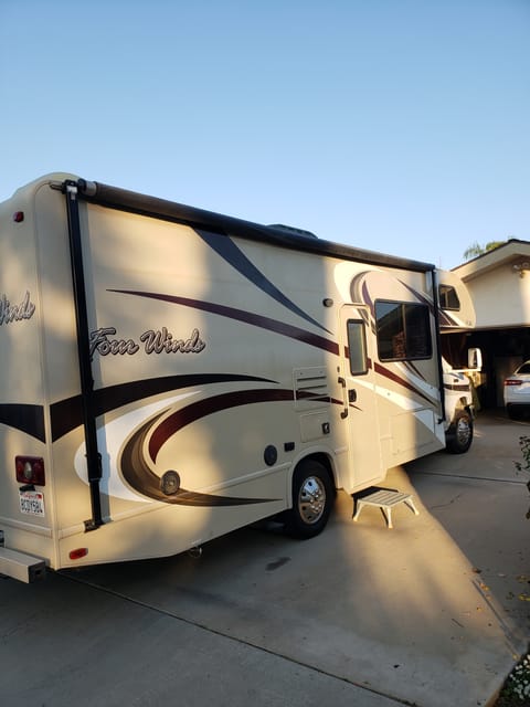 2017 Thor Four Winds Véhicule routier in Bakersfield