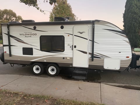 2018 Forest River Wildwood X-Lite Tráiler remolcable in Chula Vista