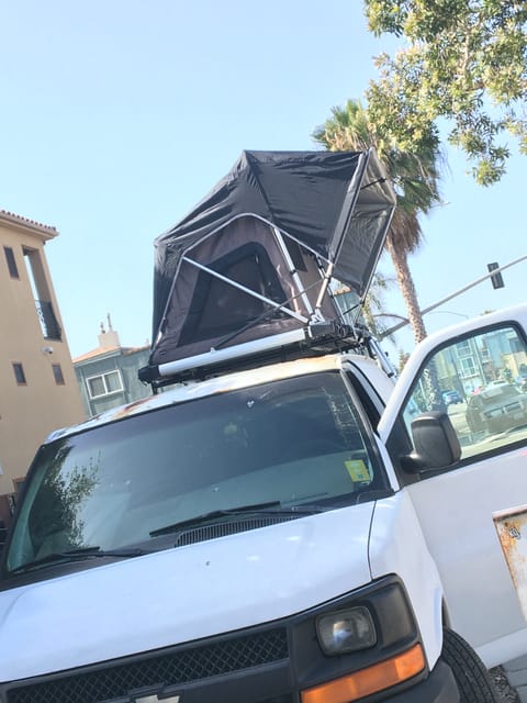 Simple Camper Van by the Beach Reisemobil in Mission Beach
