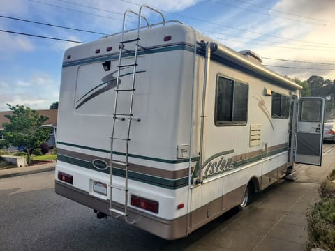 1998 Rexhall Vision 25ft Drivable vehicle in Hayward
