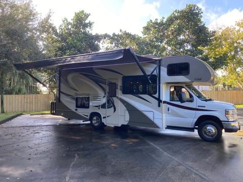 THOR - EARLY PICK UP / LATE DROP OFF- 26 FEET Drivable vehicle in Delray Beach