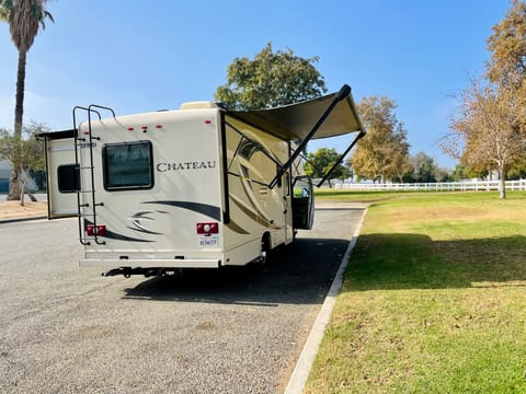 2018 Thor Motor Coach Chateau Drivable vehicle in Pomona