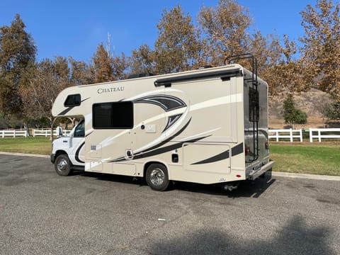 2018 Thor Motor Coach Chateau Drivable vehicle in Pomona