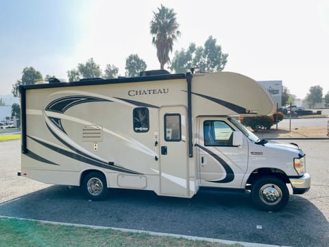 2018 Thor Motor Coach Chateau Drivable vehicle in Pomona