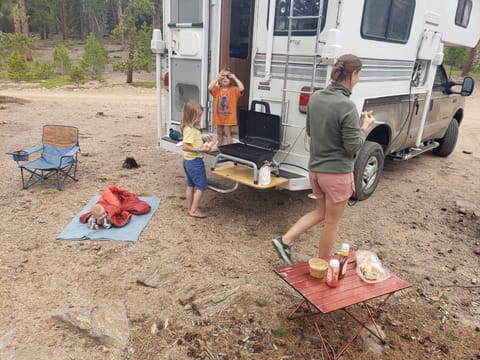 Ford F250 4x4 Off-Grid Truck Camper with good airport connection Drivable vehicle in Boulder